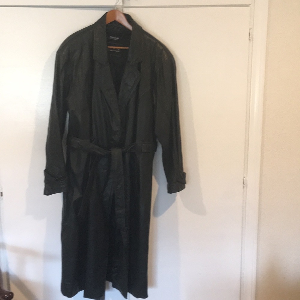 Coat can be worn by medium and has a zip out liner